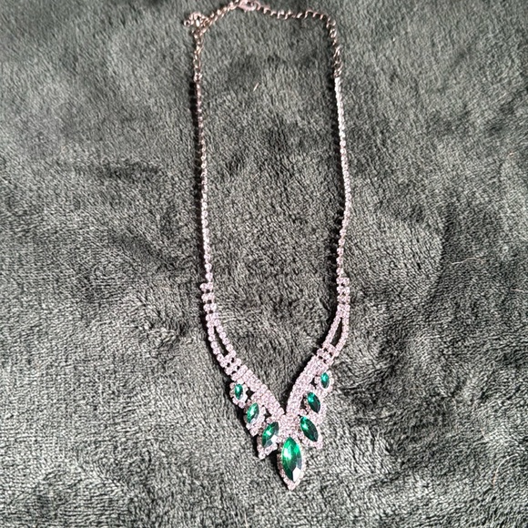 Windsor Necklace - Picture 1 of 2